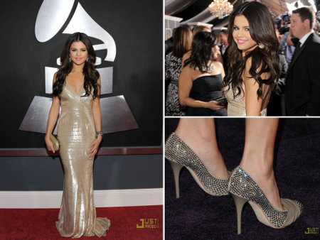 selena-gomez-zapatos-vestido-dorado