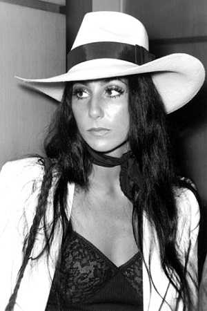 cher-floppy-hat