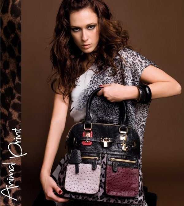 Cartera marca Tizza de animal print