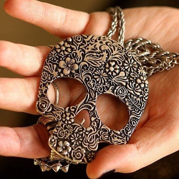 Cadena con dije de calavera ¿Te animas?