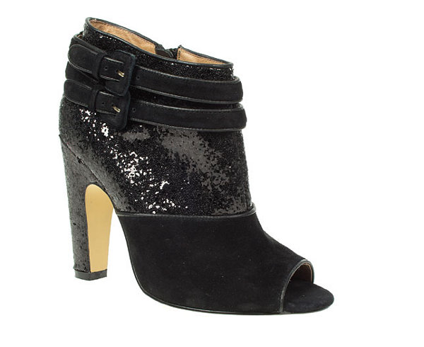 Botines de moda de tendencia gótica