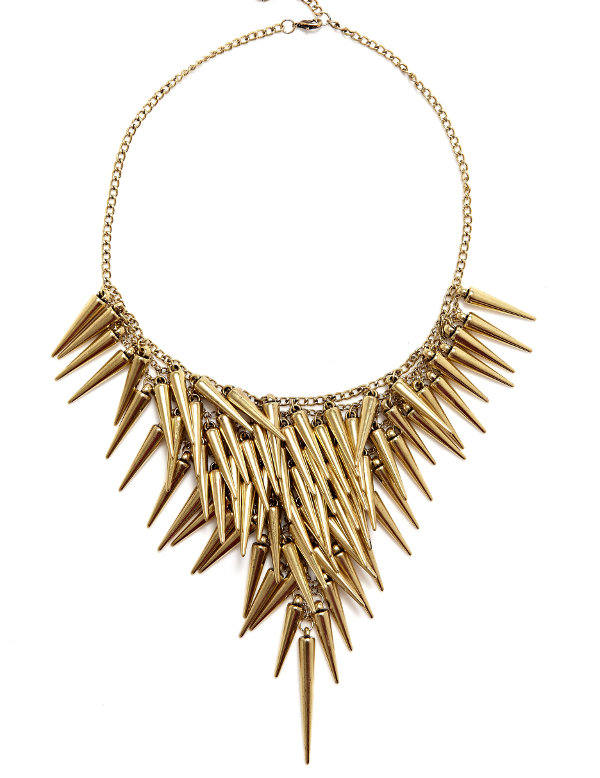 Collares con púas, influencia gótica