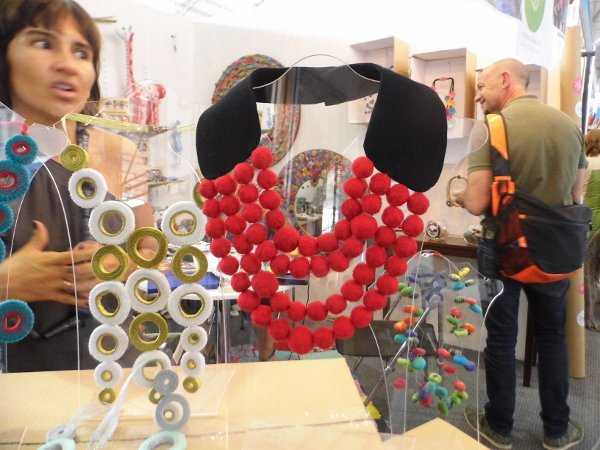 Collares hechos con material recicable